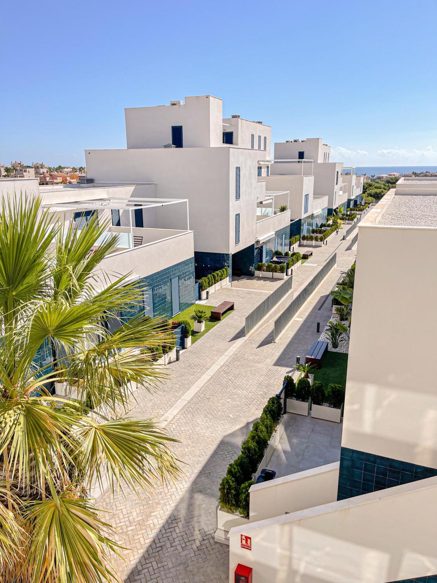 Hola Blanca - Sea, Golf, Chill